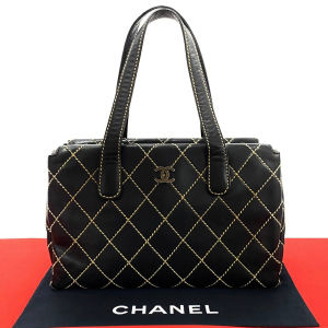 CHANEL Handbag lambskin black