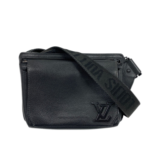 LOUIS VUITTON Sling bag M57081 Grain leather black LV Aerogram takeoff