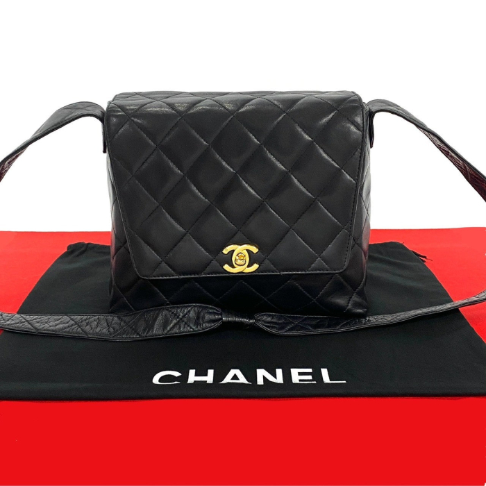 CHANEL Shoulder Bag leather black Matrasse